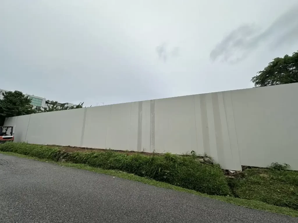 Construction Hoarding are Up at 32 Gilstead