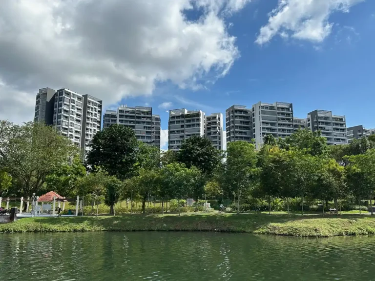 umber of private homes bought by foreigners continues to shrink